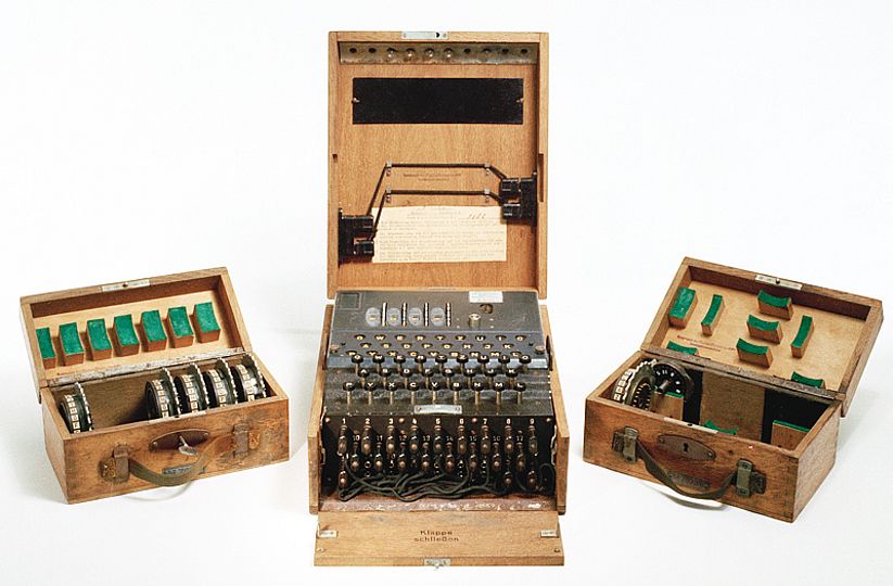 Enigma mit Walzen und Kästen.