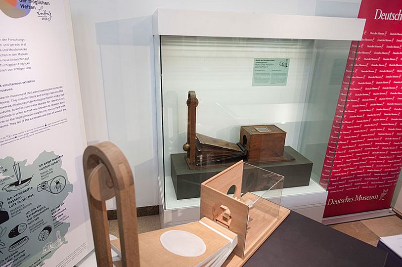 Blick in die Sonderausstellung mit Original und Nachbau des Kempelen