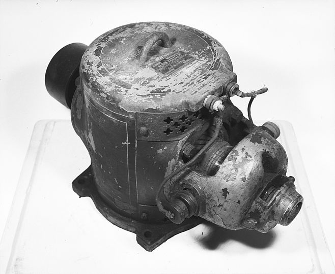 Schwarz-weis Archivfoto einer Dynamomaschine von 1905, Alois Zettler