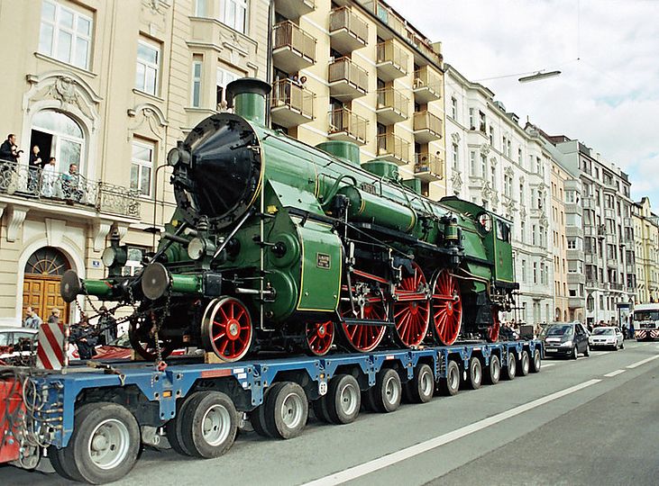 S 3/6 auf ihrem Weg durch die Straßen Münchens.