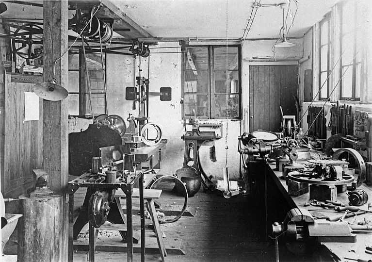 Dr. Anschütz-Kaempfes Werkstatt in München.